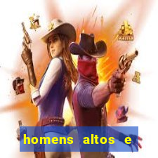 homens altos e sarados pelados